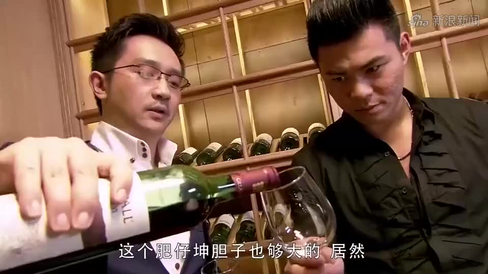 双生花:俊飞终于找到杀白胜真凶,磊哥气的提刀就要砍他,太虎了