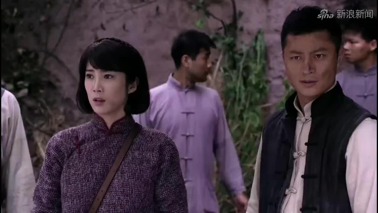 游击英雄:游击队长牺牲,美女坟前立誓重组队伍,一坛酒说干就干