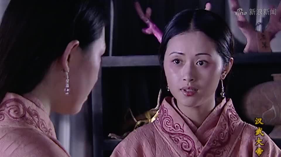 灵鹫宫女以为虚竹不行,怎料使出绝世轻功,轻松飞过百丈悬崖