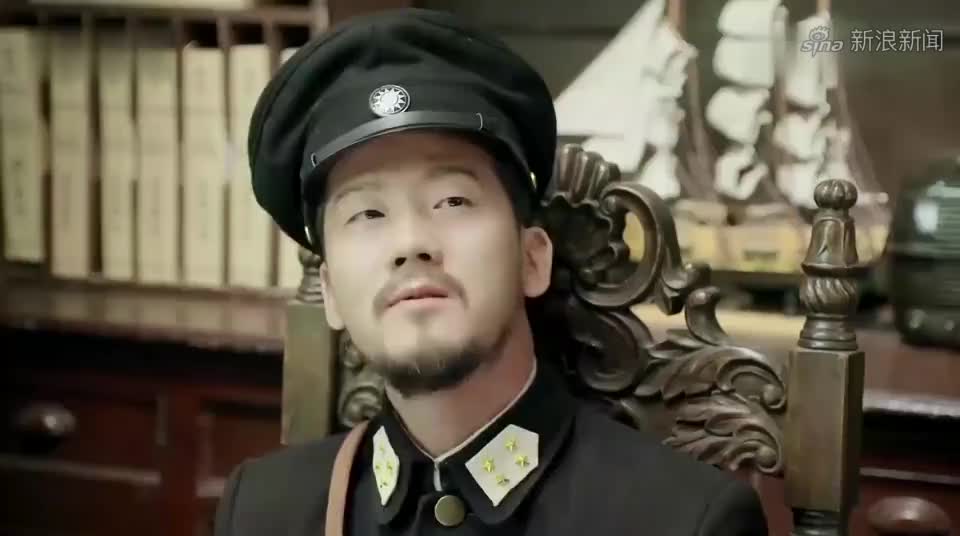 蜂鸟:大佐要汉奸打死父母,汉奸调转枪口指向大佐,好看了!