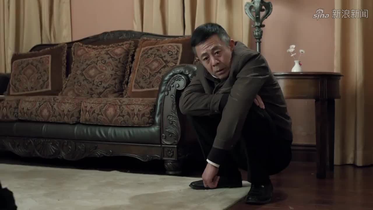 赵德汉认罪伏法,趴在钱上痛哭,真是活该!