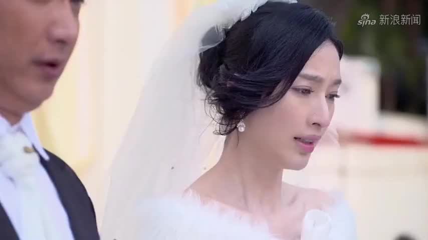 小两口拍婚纱照,摄像师竟拍到有人跳崖,新郎回头一看竟是前妻!