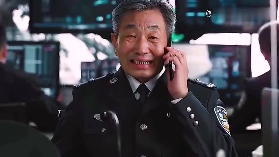 邰局配合淦天雷演戏,辉哥没想老张是个局长,邰局的东北腔真搞笑