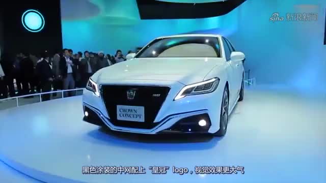 2021款丰田皇冠混动版实车展示,打开车门看到配置,不要太喜欢了