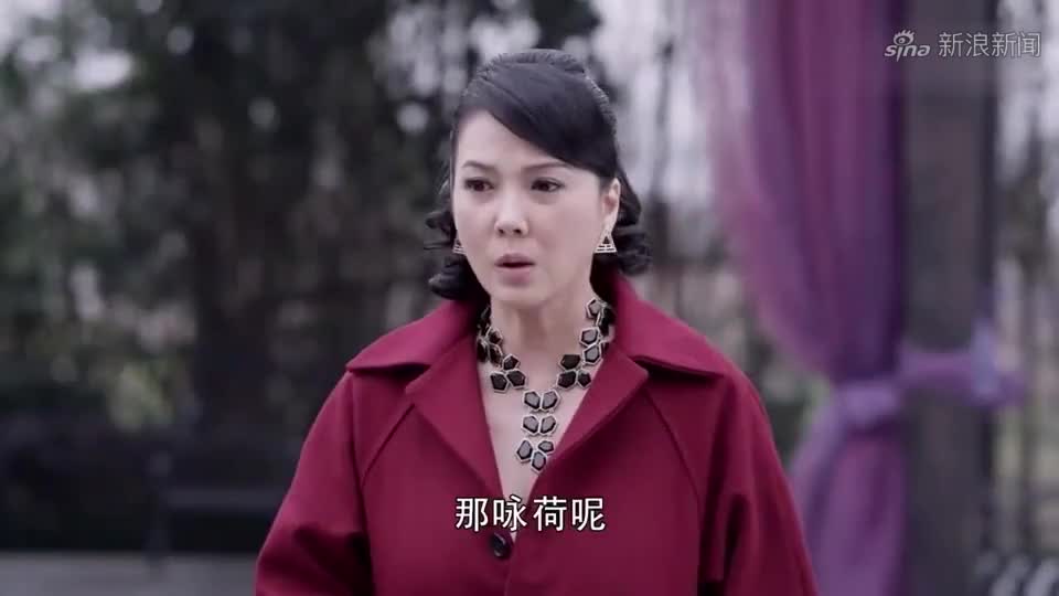 拥抱幸福:周红樱穿婚纱参加晚会,吸引了全场人的目光