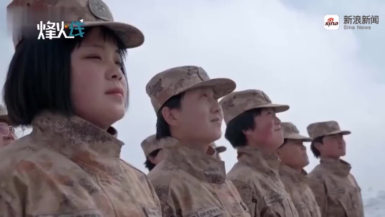 慰问女兵为戍边战士涂护手霜 班长强忍热泪连声道谢