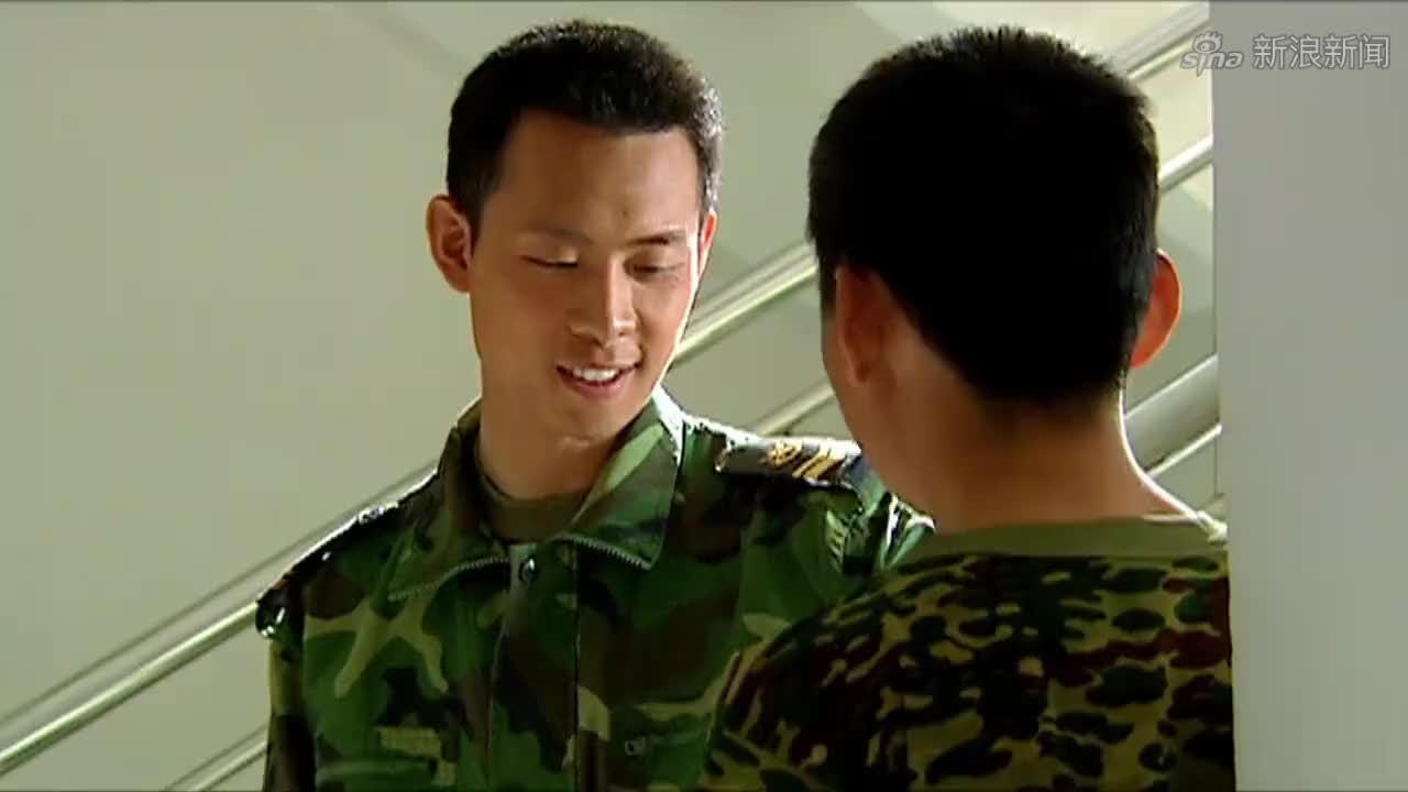 士兵突击:看到许三多长胡子了,史今送给许三多一个剃须刀