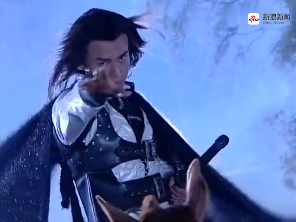 黑山老妖不把七夜圣君放在眼里,结果被七夜一招斩天拔剑术秒杀!