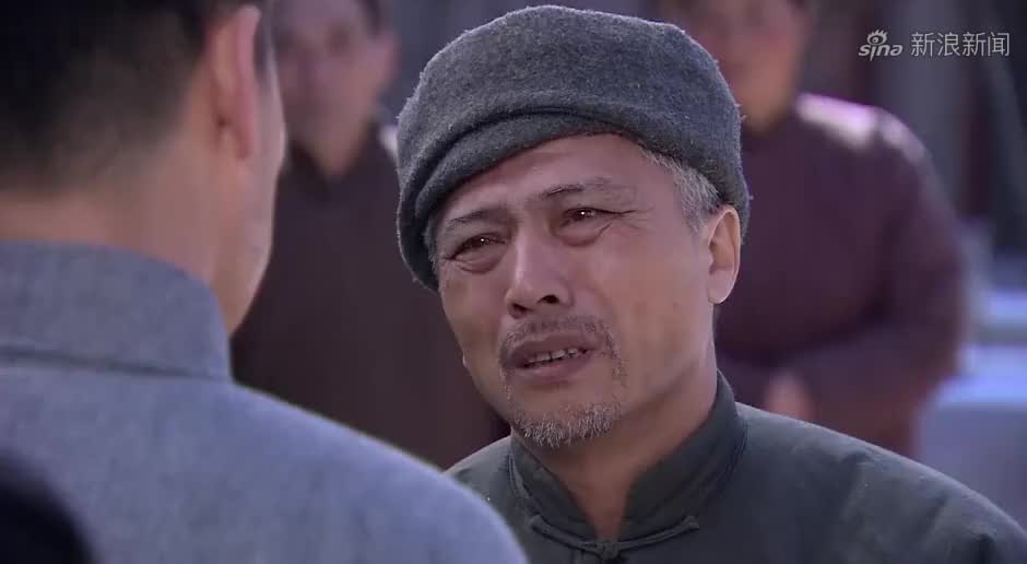 十三叔耍小聪明,谁想杨德龙拿起画一闻就发现问题,当场毁了