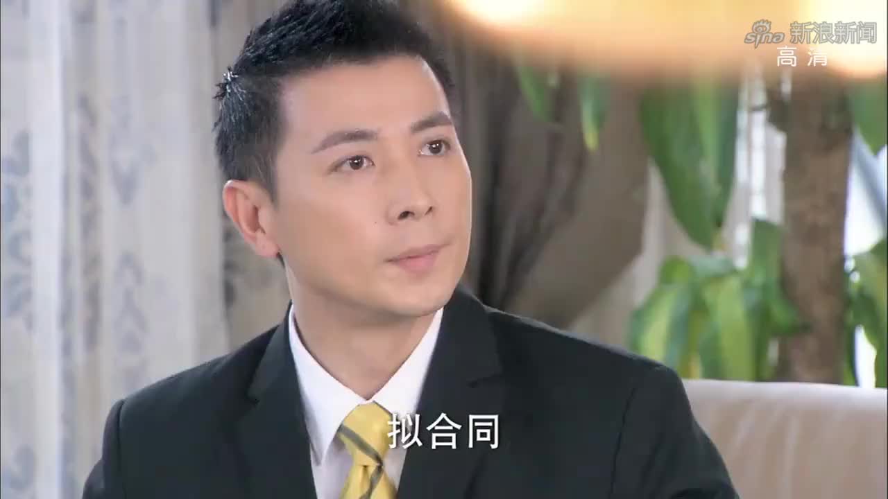 老总玩腻了,不料直接甩给美女一张卡,下秒转身就去找女模特玩!