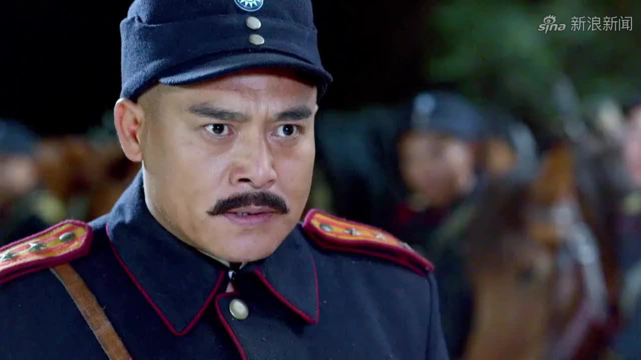 韩德功坚持带领敢死队,谁料龙飞利用马瑛嫀支开他,果然中计了!