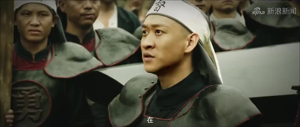 中华之剑:暴徒以为出境了,不想算错距离,走两步就立即被一枪崩