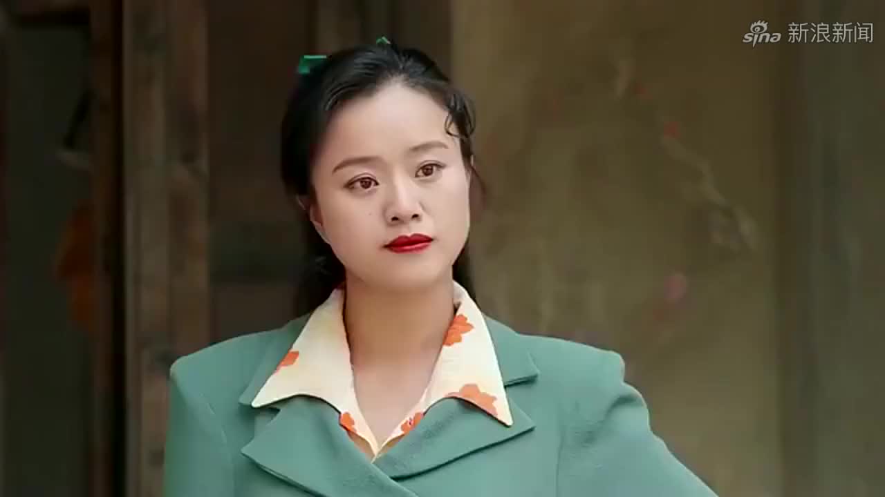 俺娘田小草:小浩和小雪在一块玩呢,小雪的疯姥爷唱戏真好听