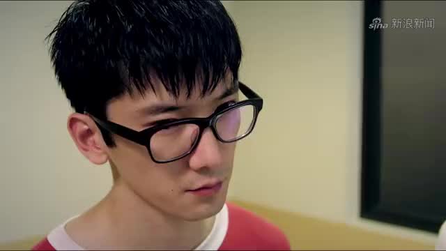 睡在我上铺的兄弟:林向宇拿外套给夏星辰挡雨,两人感情迅速升温