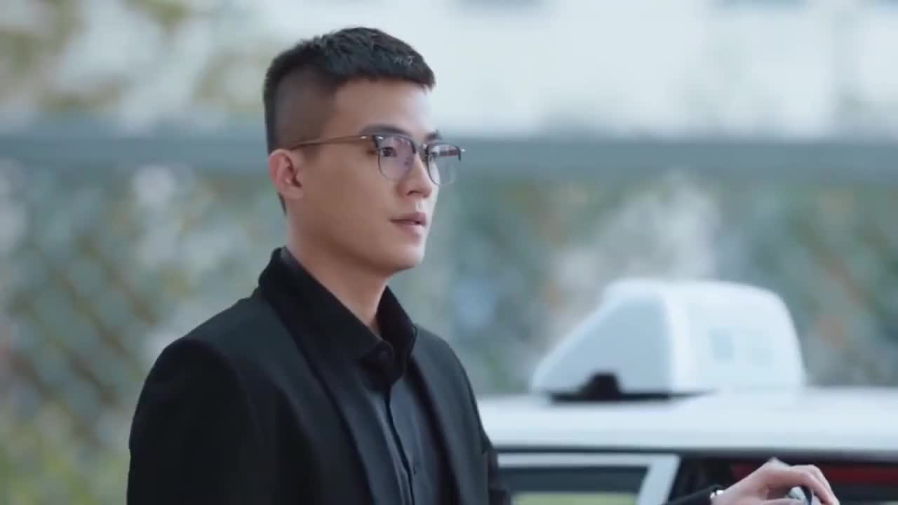 黑白禁区:淦天雷恢复记忆,为了套出密码,他决定重新当回卧底!