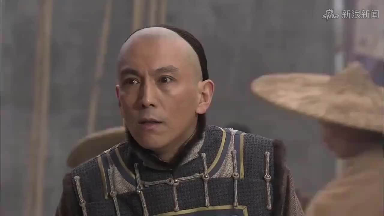 最后的格格:本来巡捕都搜查完了,这女的非要再搜一遍,吃饱撑的