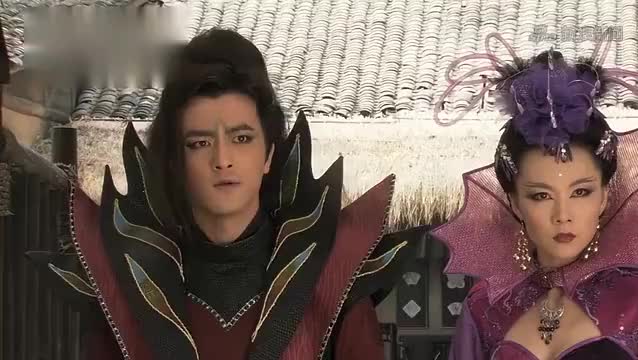 活佛济公-白雪学必清被蚕丝缠绕的样子,道济看着都急坏了!