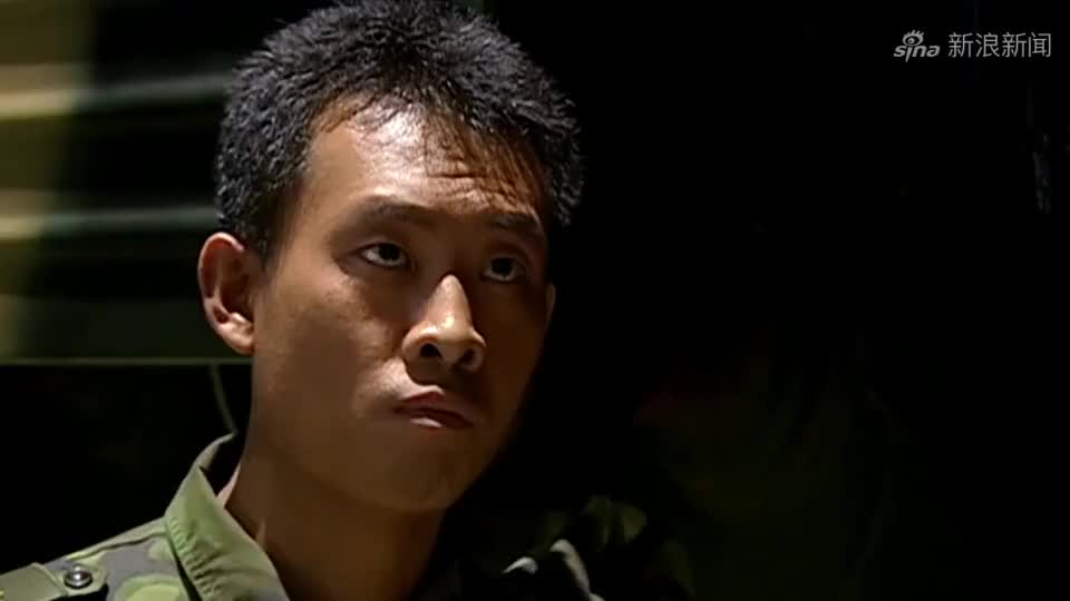 士兵突击:三多不会转体,出尽洋相,成才居然偷偷的抽烟