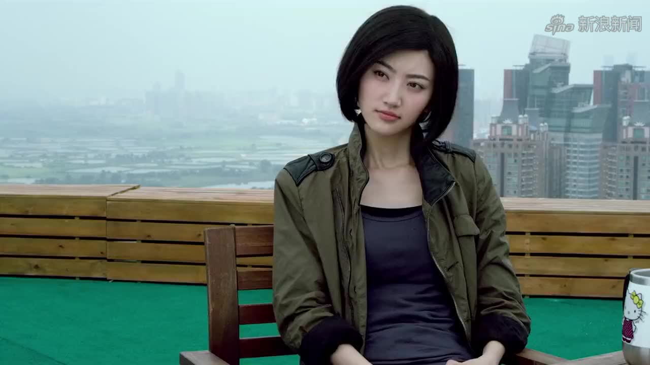 特殊身份:景甜不愧是射击冠军,敢拿枪顶着甄子丹,小心别走火