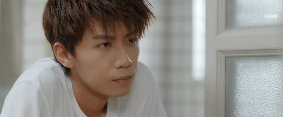 池炎想起了与小休的一切,二人在天台回忆过去,每一秒都是甜的!