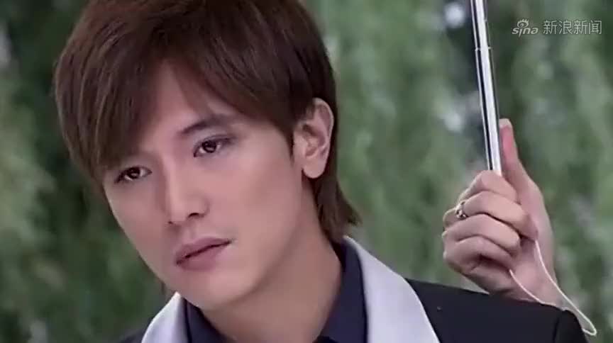 夏家三千金:天美安慰苦瓜脸严格,一个笑脸瞬间把严格逗笑