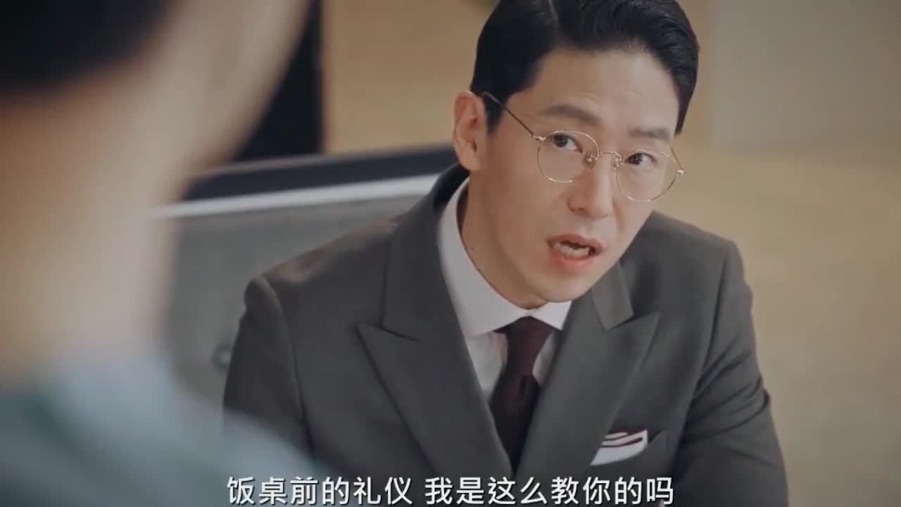 顶楼2:恩星见到露娜,害怕的跑走了