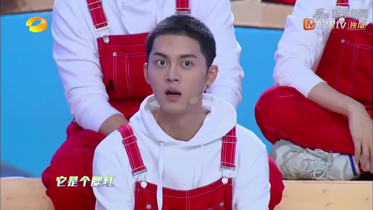 谢彬彬上演"佛山无影手",这拿锤的速度,场外观众都看蒙了