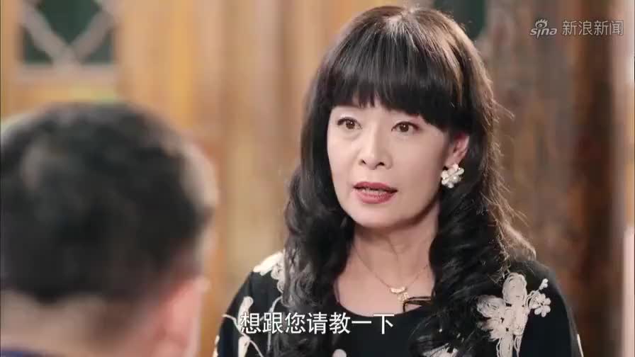 不讲理的女人合集:刁蛮泼妇挑衅卖菜大叔,两人差点当街打起来