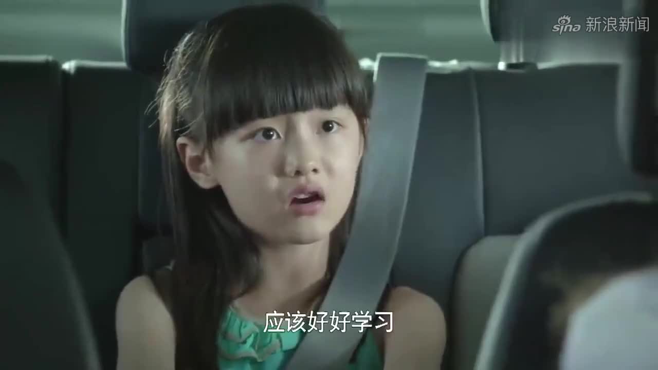 虎妈猫爸:妈妈到农场陪茜茜,看到一只壁虎吓得上蹿下跳,太好玩