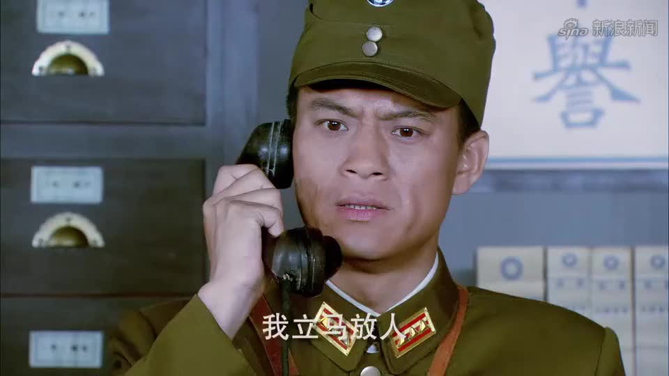 镖王传奇:贺亮才的女儿找到军营来,贺亮才见了赶紧让她回去