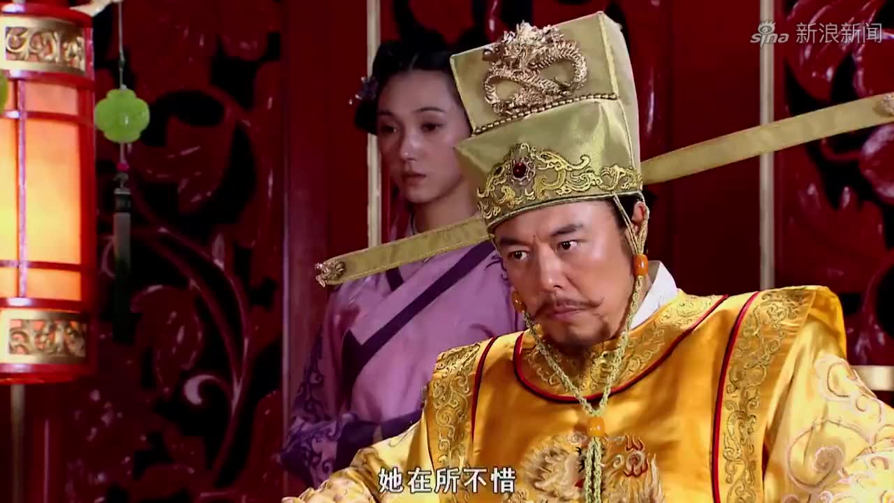 杨宗保被害送回,杨家人伤心痛哭,不料却被穆桂英发现被害的秘密