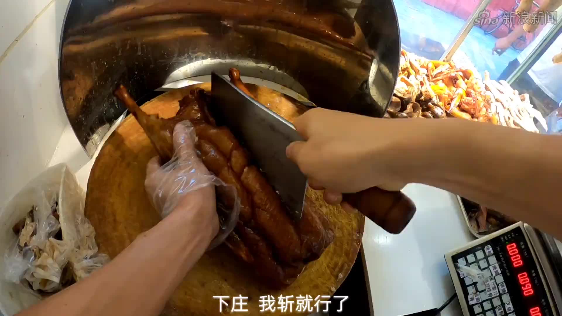 阿成换了店铺做烧腊,刀功变差了,都不如路人