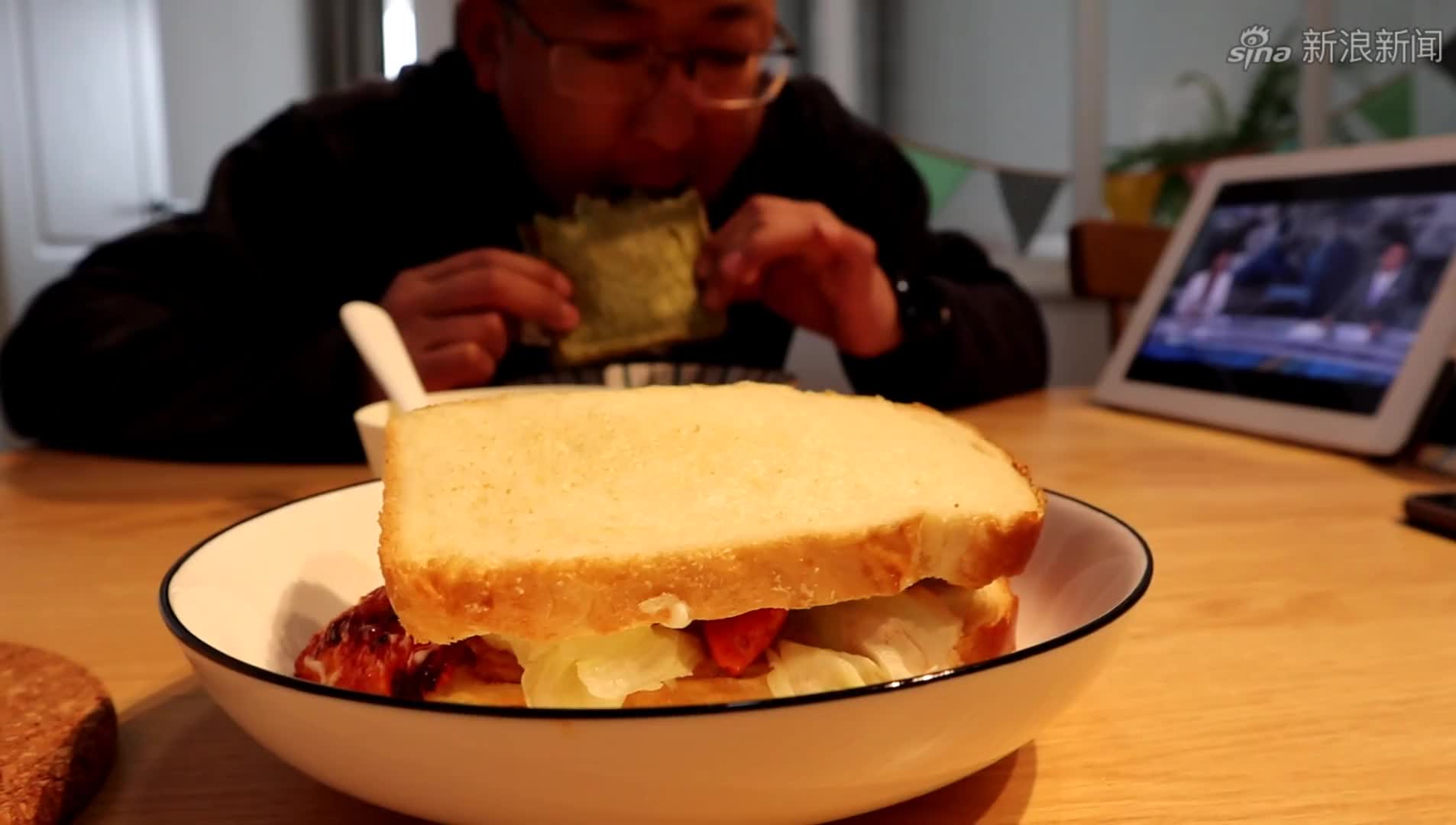 竹海刘老九:过节了,家人们都回来了,刘老九一桌美味热闹非凡