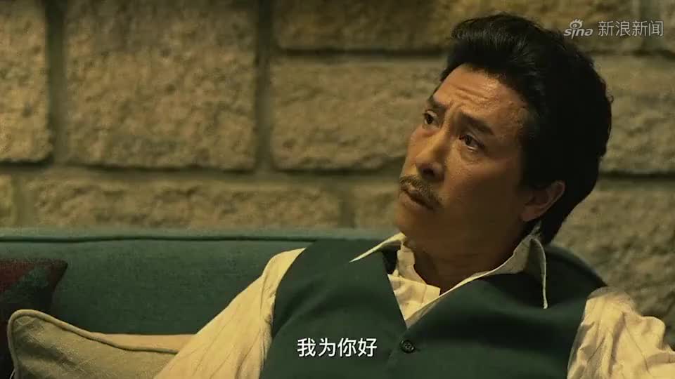 肥仔超怀疑跛豪的能力,谁知跛豪动起手来,帮派里最能打的也跪了