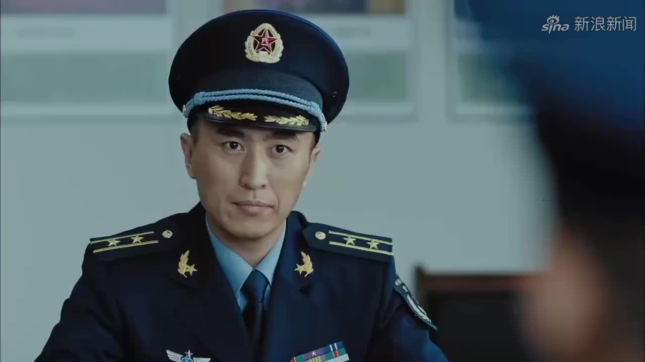 空降利刃:军长视察锅盖头丢面子,张启和队员比武赢了就可以走