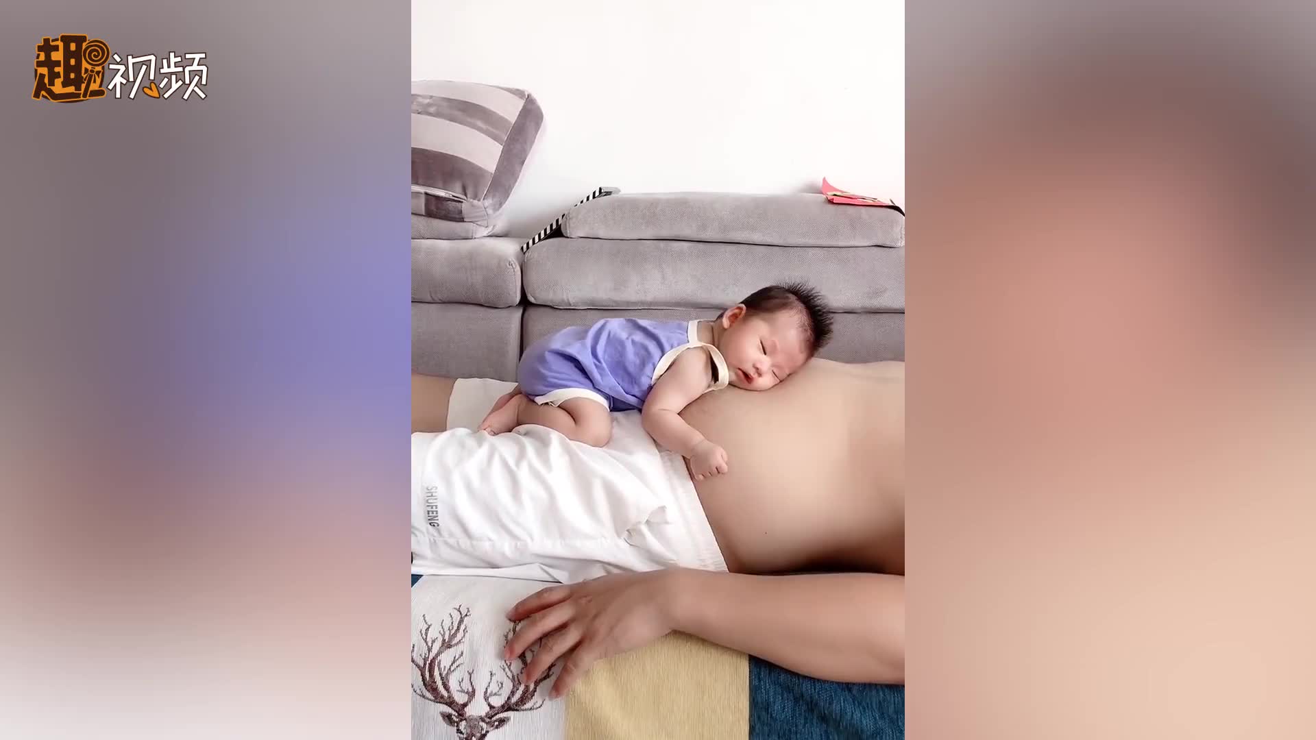 粑粑忙工作,小鱼想要听故事睡觉,谁还不是个宝宝了!