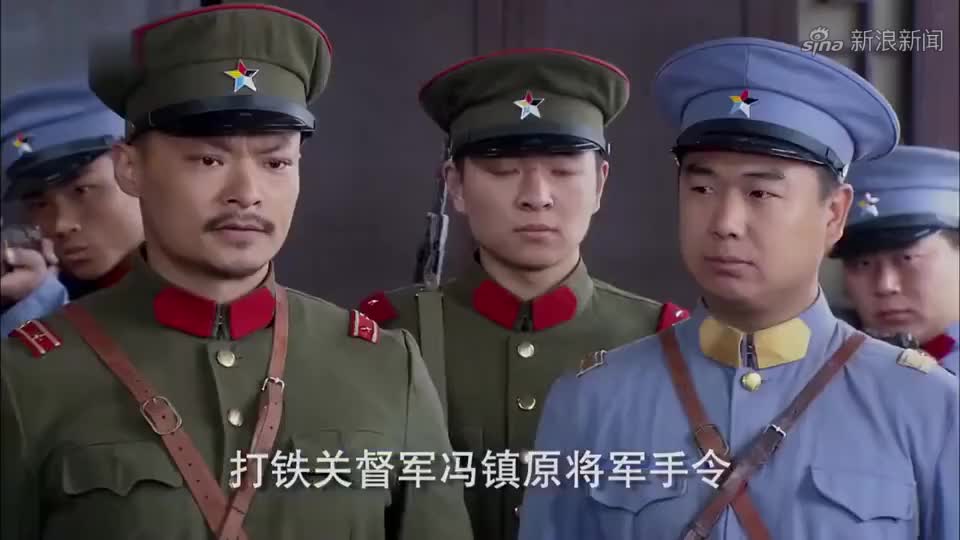 镖王传奇:小龙在台上耍枪,齐昭带媳妇在台下看得直鼓掌