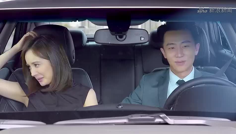翻译官:台下女生看见程家阳,一片尖叫,只有乔菲满脸淡定