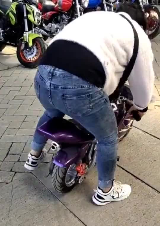 机车摩托:女骑手都这么猛的吗?这样骑车,心脏能承受得住吗