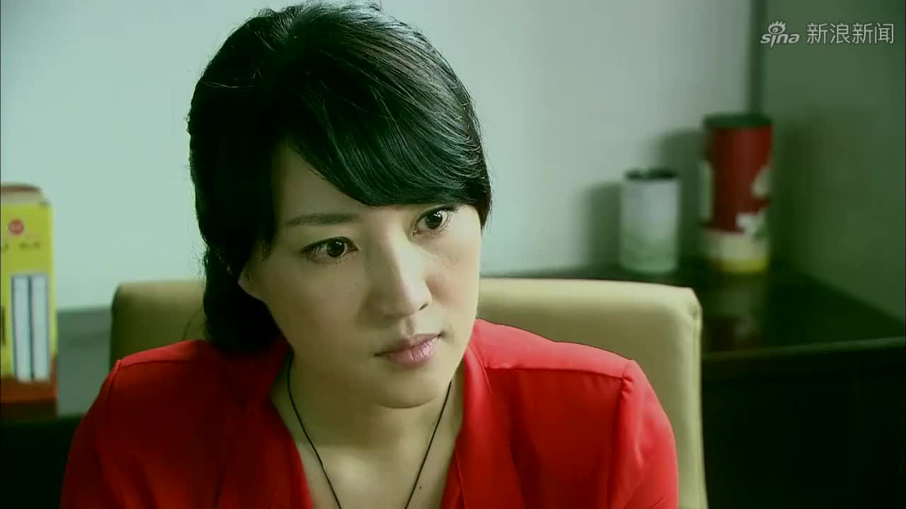 暗警:小弟和女毒枭套近乎,不料女毒枭霸气:我只和你大哥谈