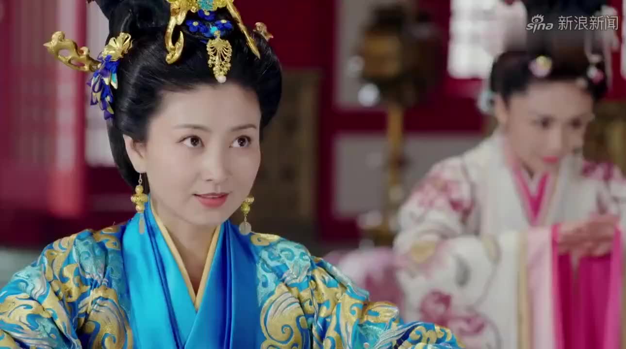 思美人:馨予在父亲坟前痛哭着,可怜的孩子爹娘都不在!