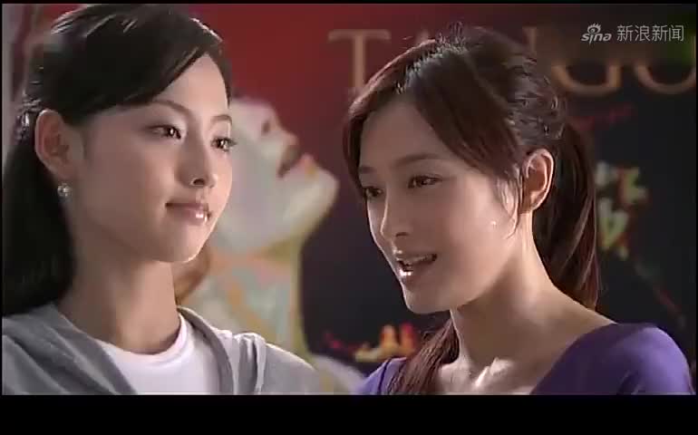 紫菱跟费云帆深情相拥,被父母看见了骂他为老不尊