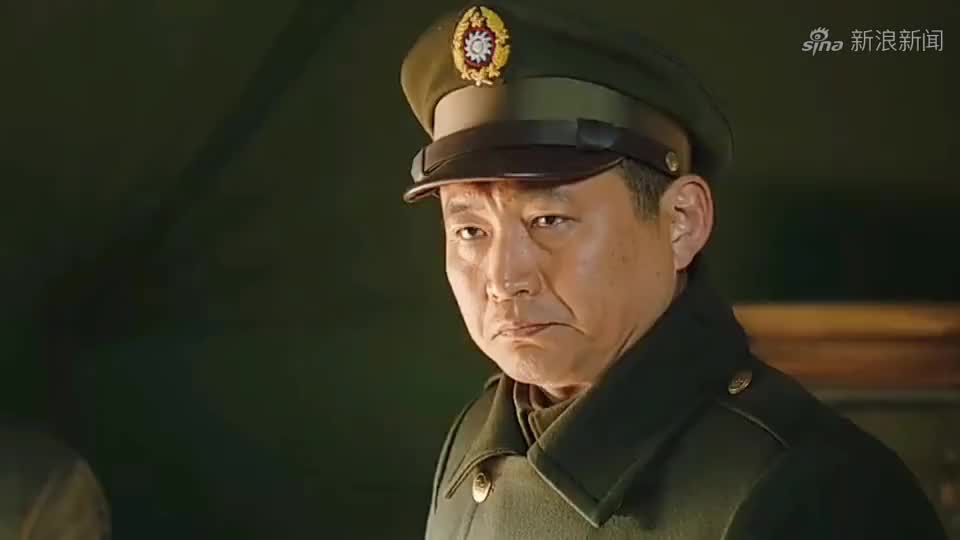 黄伯韬率十万人过运河,没架浮桥,全挤铁路桥上,随后被粟裕包围