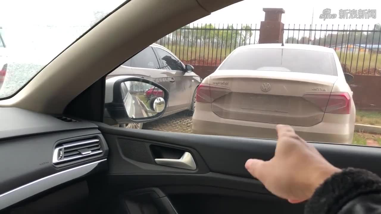科目二:倒车入库遇上狠人,这堆手机是全报废了!