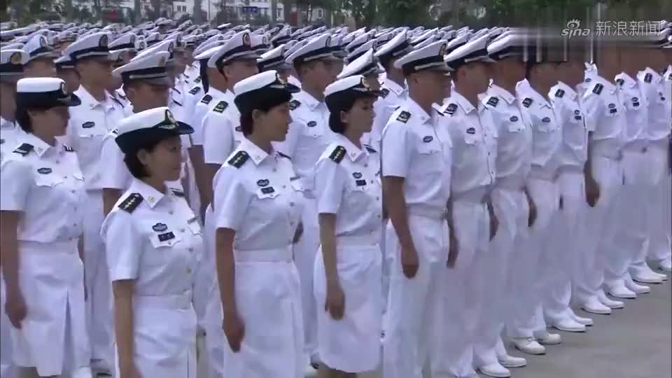 火蓝刀锋:蒋小鱼带沈鸽出海,寻找军旗,不料却被海盗劫持