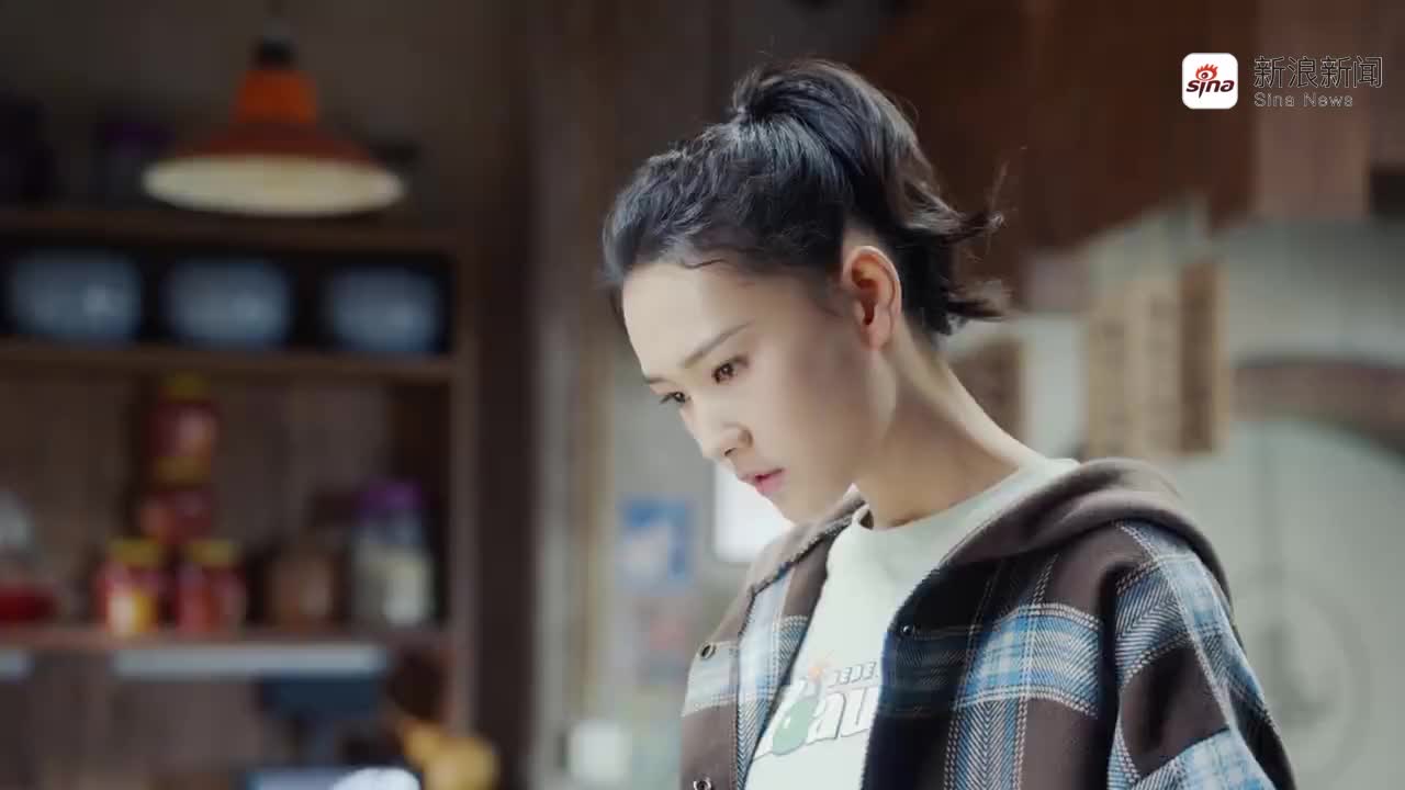 尽管小咪@陈美伊i 疯狂往牛肉面里加辣椒