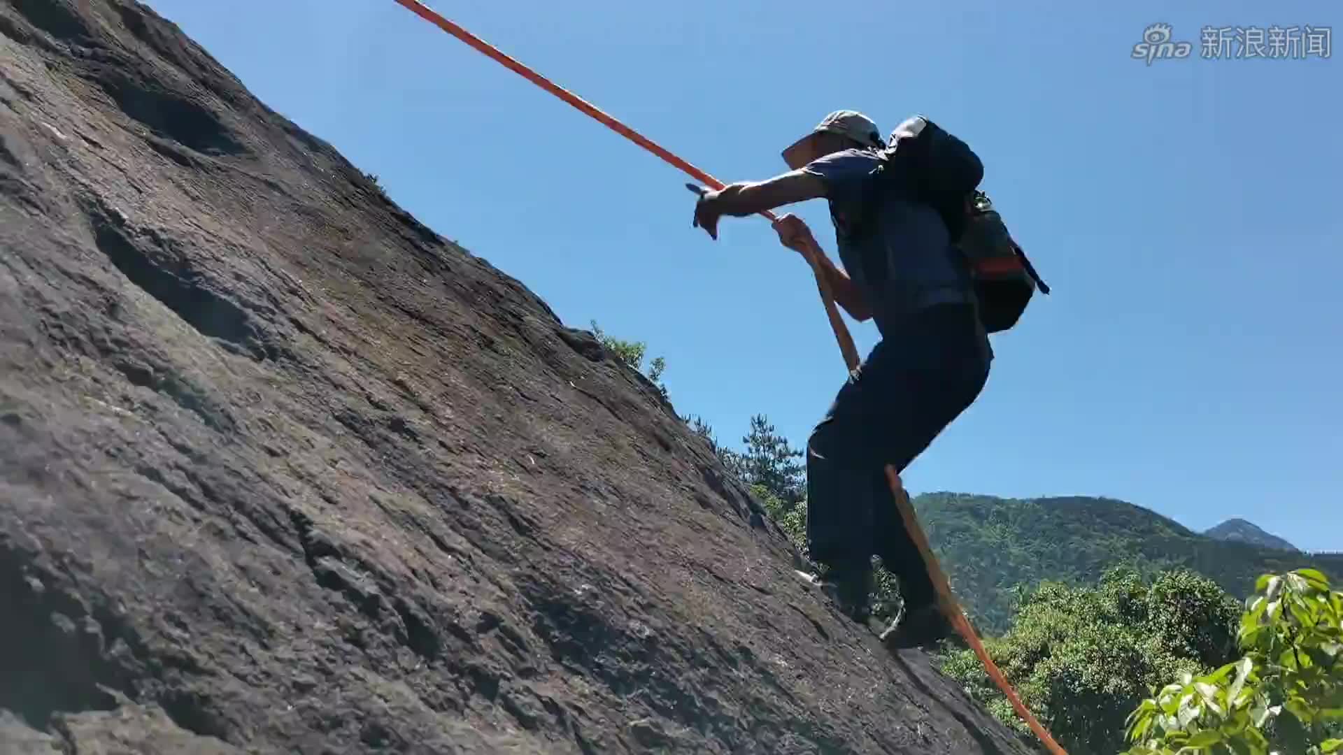 假期,全家出动去爬山,很开森哦!