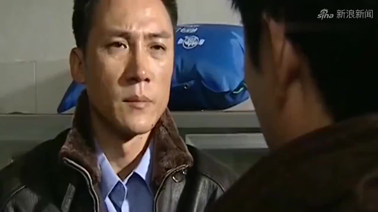 九命刑警:混混网吧欺负美女,不料网吧老板是警察,立马秒怂了