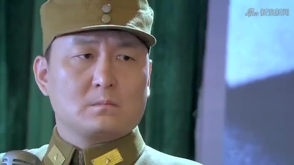 光影:美女练习射击打不中,旁边小伙强出头打不中被嘲笑,太逗了