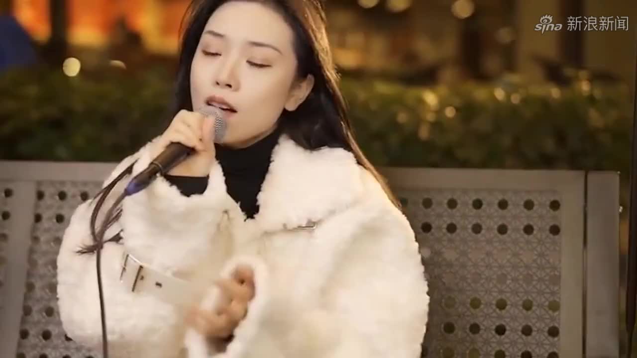 艾辰一首《错位时空》伤感好听,歌词很走心,唱出了凄美的爱情